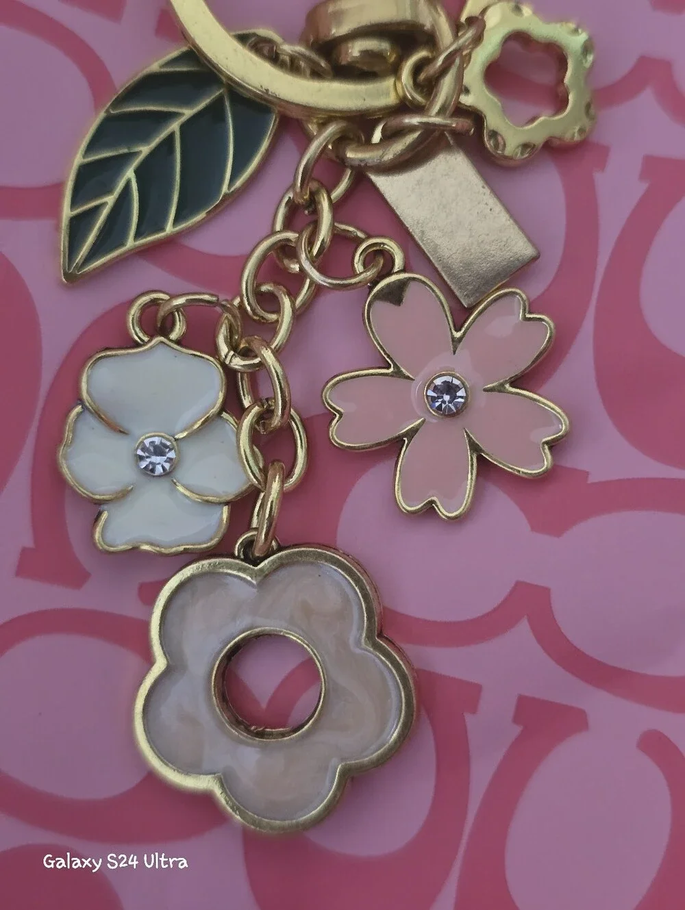 Beautiful Flower Bag Charm/ Keychain NEW - Picture 4 of 10